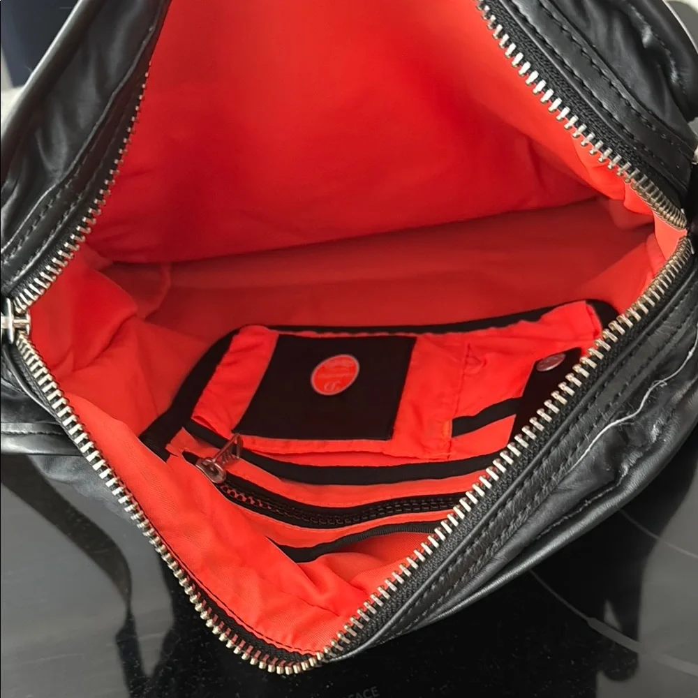 Diesel Black Messenger Bag with Adjustable Strap - Picture 2 of 4